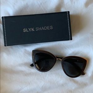 BOMBSHELL SUNGLASSES